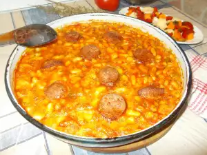 Плакия из белой фасоли с домашней колбасой