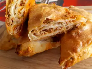 Бюрек с луком пореем