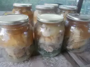 Банки с желированной курицей