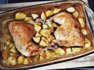 Куриные ножки с картофелем на противне из жаропрочного стекла