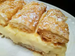 Классический пирог из слоеного теста Кремовка