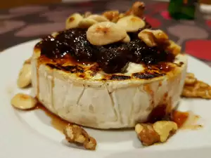 Запеченный камамбер с инжиром