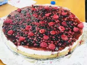 Чизкейк с малиной и лесной ягодой