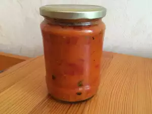 Печеный сладкий перец с томатным соусом в банках