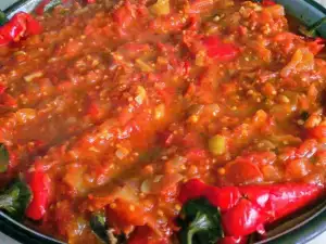 Болгарский перец с помидорами и луком