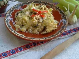 Летнее блюдо с перцем и яйцами