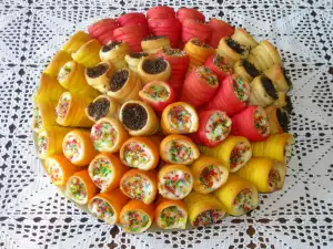 Цветные конусы с кремом
