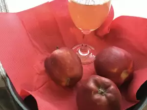 Домашний яблочный ликер