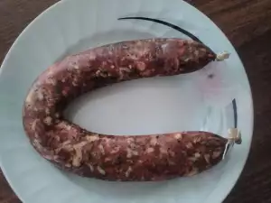 Домашние сушеные колбаски из двух видов мяса