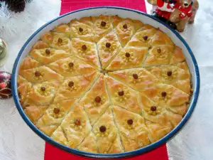 Домашняя раскатанная пахлава с грецкими орехами и фундуком