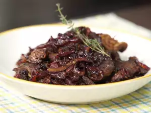 Куриная печень с медом и карамелизованным луком
