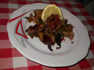 Куриная печень с зеленым луком и шампиньонами