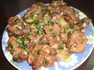 Жареная куриная печень со свежим луком