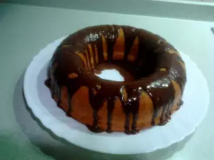 Воздушный кекс с шоколадной заливкой