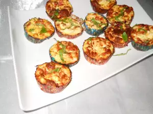 Яичные маффины с помидорами