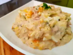 Яичный салат с картофелем и майонезом