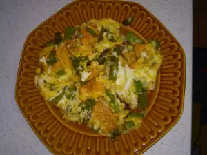 Яйца с зеленым луком и картофелем