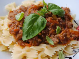 Фарфаллине с фаршем и осенними овощами