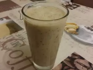 Банановый шейк с арахисовой пастой