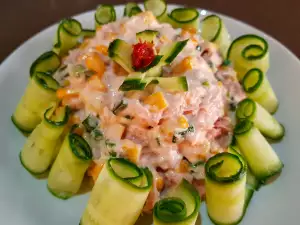 Рыбный салат с кукурузой и тунцом