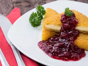 Панированный сыр с кукурузными хлопьями