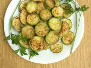 Запеченные кабачки с соусом