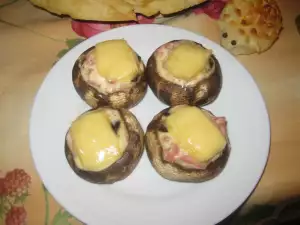 Грибы с начинкой из плавленого сыра
