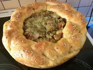 Пирог Разбойничий колпак с мясом и овощами