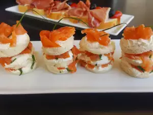 Канапе со сливочным сыром и семгой