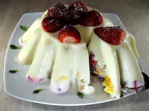Молочное желе с фруктами