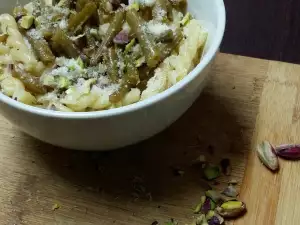 Джемелли со стручковой фасолью, фисташками и лимонным дрессингом