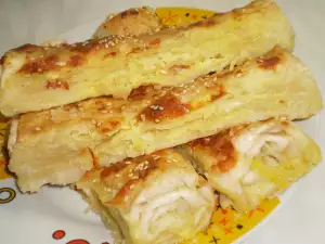 Выкупанная баница с брынзой и сыром