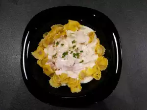 Каппеллетти с соусом Карузо