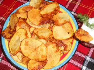 Острые картофельные чипсы с чесночным соусом