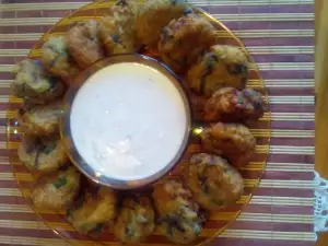 Картофельные котлеты с молочно-чесночным соусом