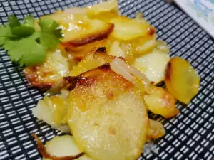 Картофель с луком в духовке