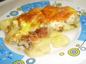 Картошка с фаршем и помидорами в духовке