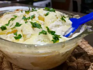 Картофель в жаропрочной кастрюле со сливками
