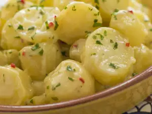 Фрикасе с картофелем, яйцами и молочным соусом
