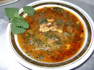 Весенняя каша из крапивы и грецких орехов