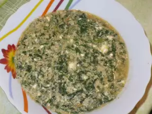 Каша из крапивы с брынзой и яйцами