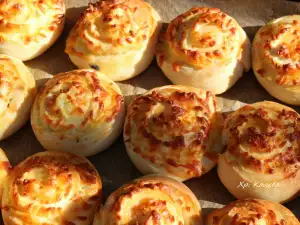 Булочки с сыром из двух видов молока