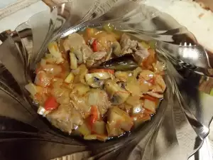 Каварма со свининой и луком-пореем в глиняном горшке