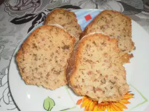 Кекс с вареньем из груш и грецких орехов
