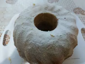 Двухцветный кекс с лимонадом и грецкими орехами
