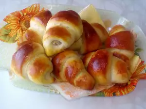 Сладкие булочки с лукумом