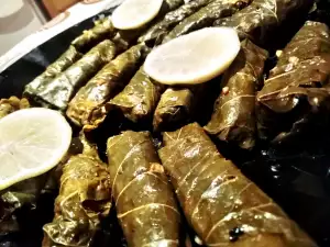 Постная долма с рисом и паприкой