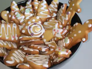 Масляное новогоднее печенье с глазурью