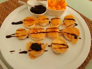 Запеченная козий сыр с черникой