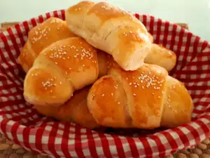 Легкие сдобные булочки с брынзой